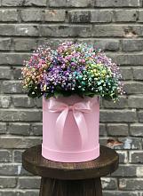 Цветочная композиция из Гипсофила и Розы в шляпной коробке в Пристень