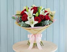 Букет цветов из:  Лилии и Розы в Пристень