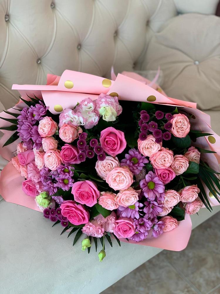 Букет цветов из: Хризантемы, Розы и Лизиантусы в Пристень