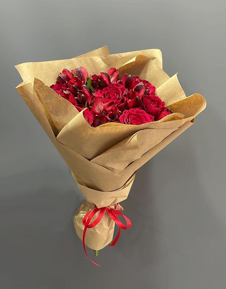 Букет цветов из: Альстромерии и Розы в Пристень