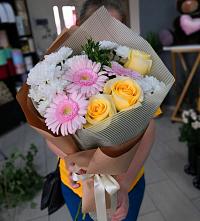 Букет цветов из:  Герберы, Розы и Хризантемы в Пристень