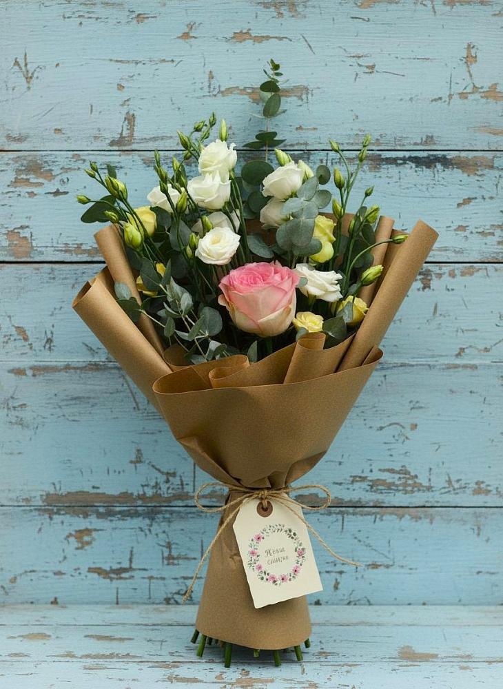 Букет цветов из: Розы и Лизиантусы в Пристень