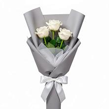 Букет 3 белые розы в Пристень
