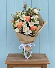 Букет цветов из:  Альстромерии, Лизиантусы, Розы и Хризантемы #REPLACE_PRED# Пристень