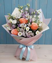 Букет цветов из:  Лизиантусы, Розы, Альстромерии и Гипсофила в Пристень