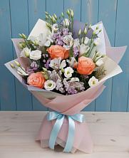 Букет цветов из:  Лизиантусы, Розы, Альстромерии и Гипсофила в Пристень
