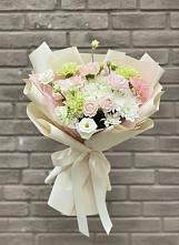 Букет цветов из:  Гвоздики, Розы, Лизиантусы и Хризантемы в Пристень