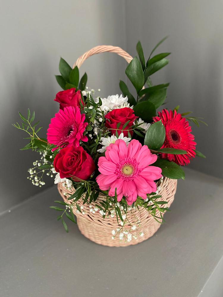 Цветочная композиция из Розы, Хризантемы и Герберы в корзине в Пристень