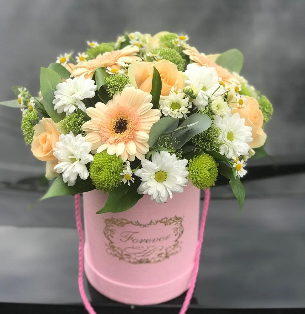 Цветочная композиция из Розы, Герберы и Хризантемы в шляпной коробке в Пристень