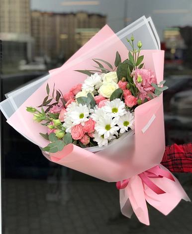 Букет цветов из: Розы, Лизиантусы и Хризантемы в Пристень