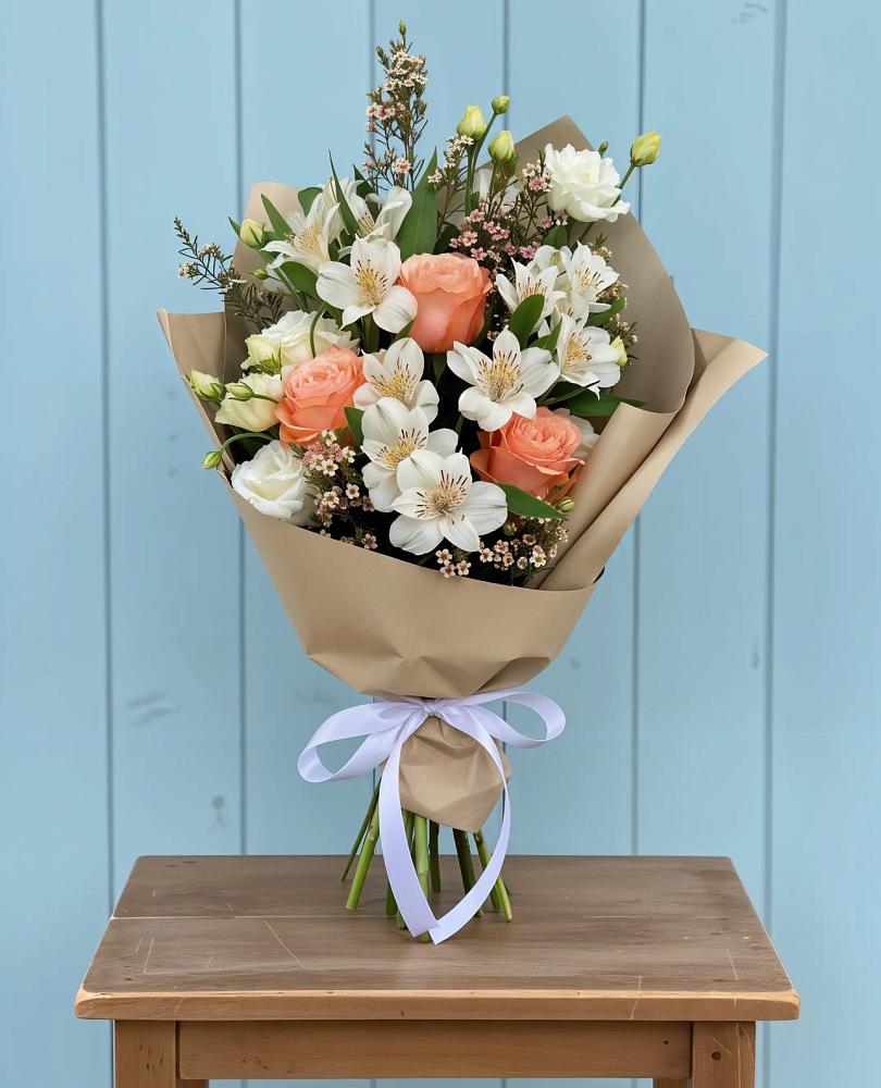 Букет цветов из: Альстромерии, Лизиантусы, Розы и Хризантемы в Пристень