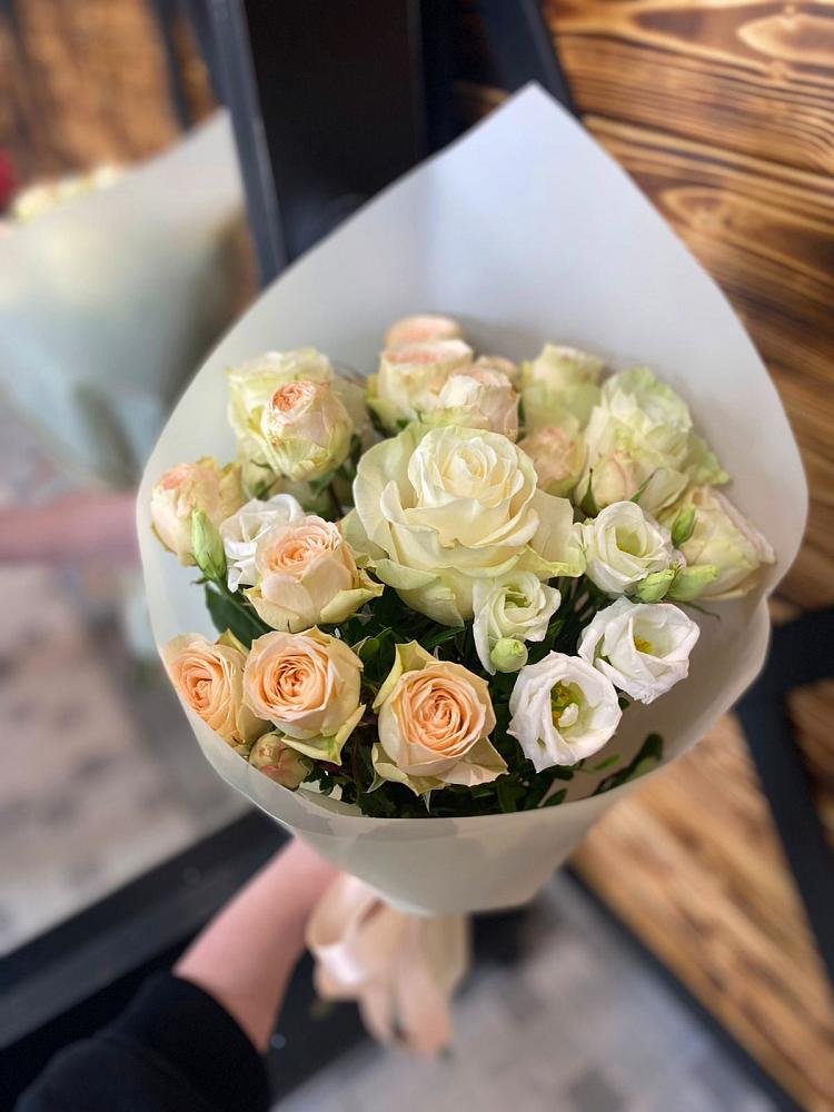 Букет цветов из: Розы и Лизиантусы в Пристень